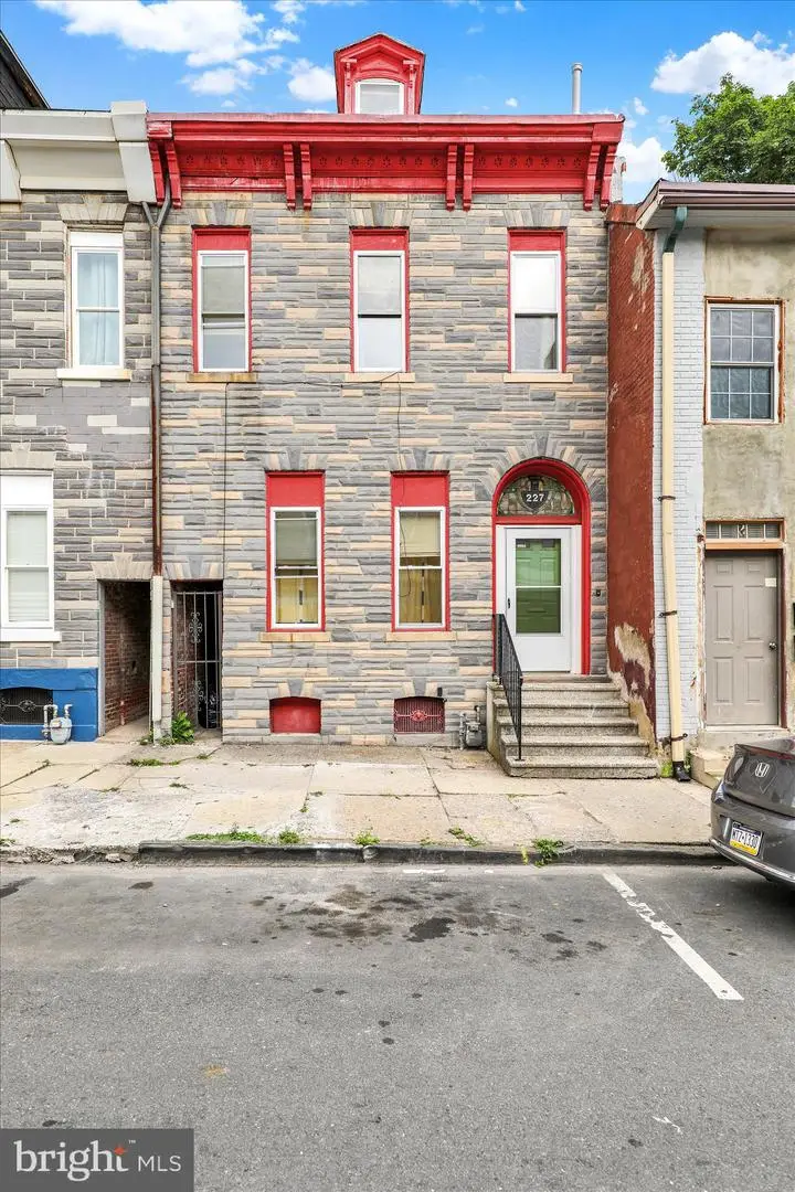 227 N 10th St, Reading, PA 19601 - #2