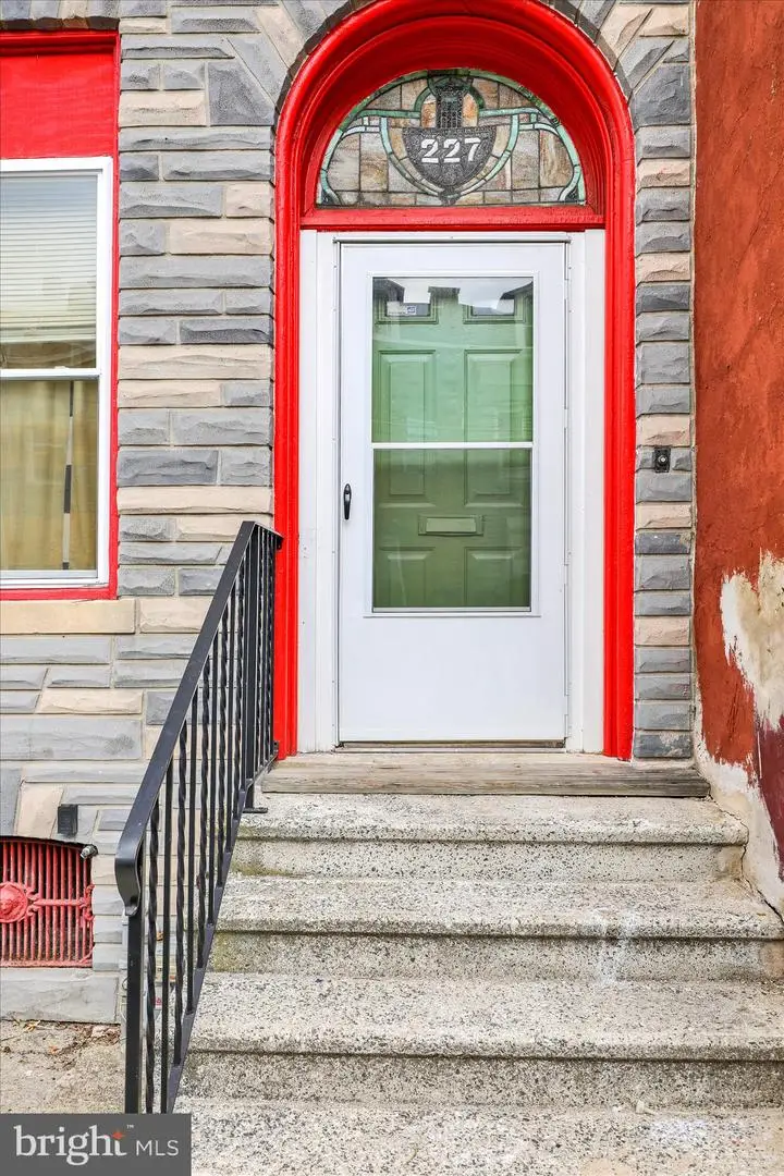 227 N 10th St, Reading, PA 19601 - #3
