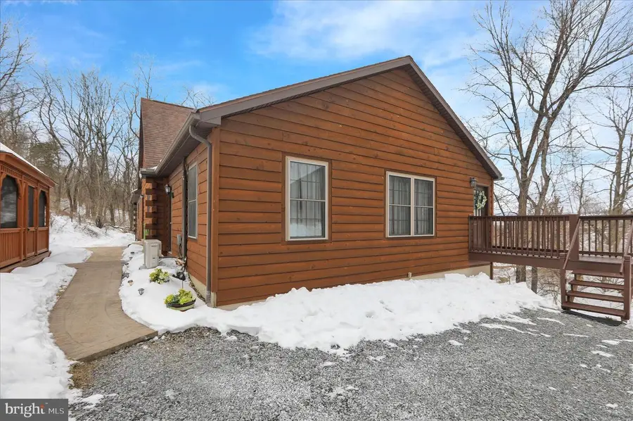 841 Sleepy Hollow Dr, Mohrsville, PA 19541 - #2