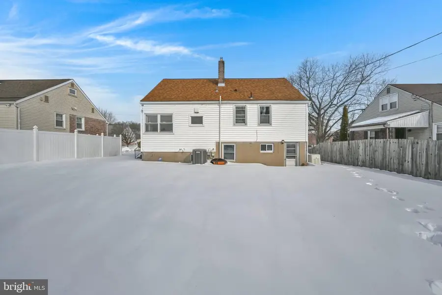 526 Harding Ave, Reading, PA 19607 - #2