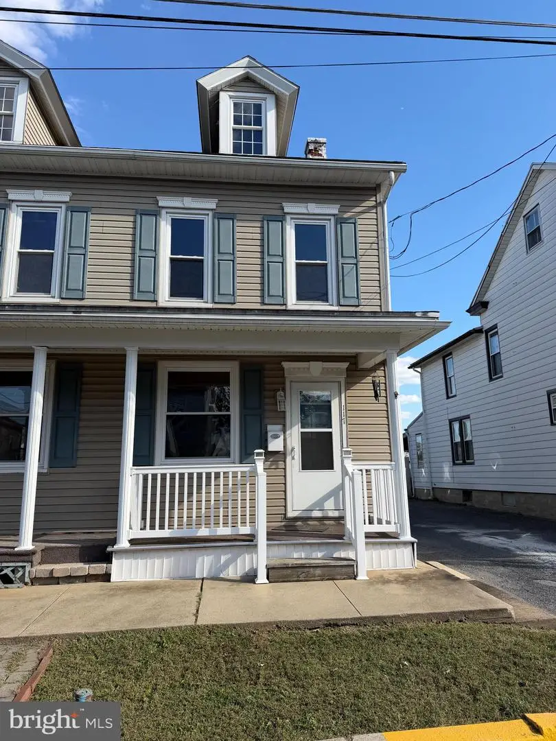 117 N Robeson St, Robesonia, PA 19551 - #1