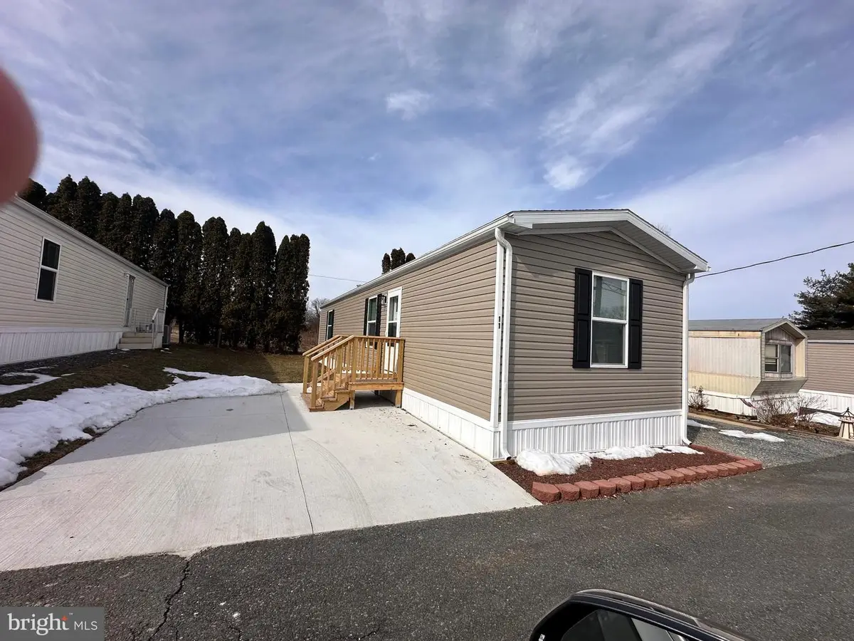 11 Woodland Ln, Mertztown, PA 19539 - #1