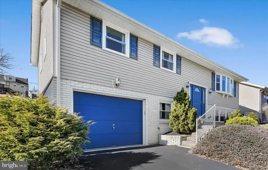 1321 Woodcrest Dr, Reading, PA 19607 - #3