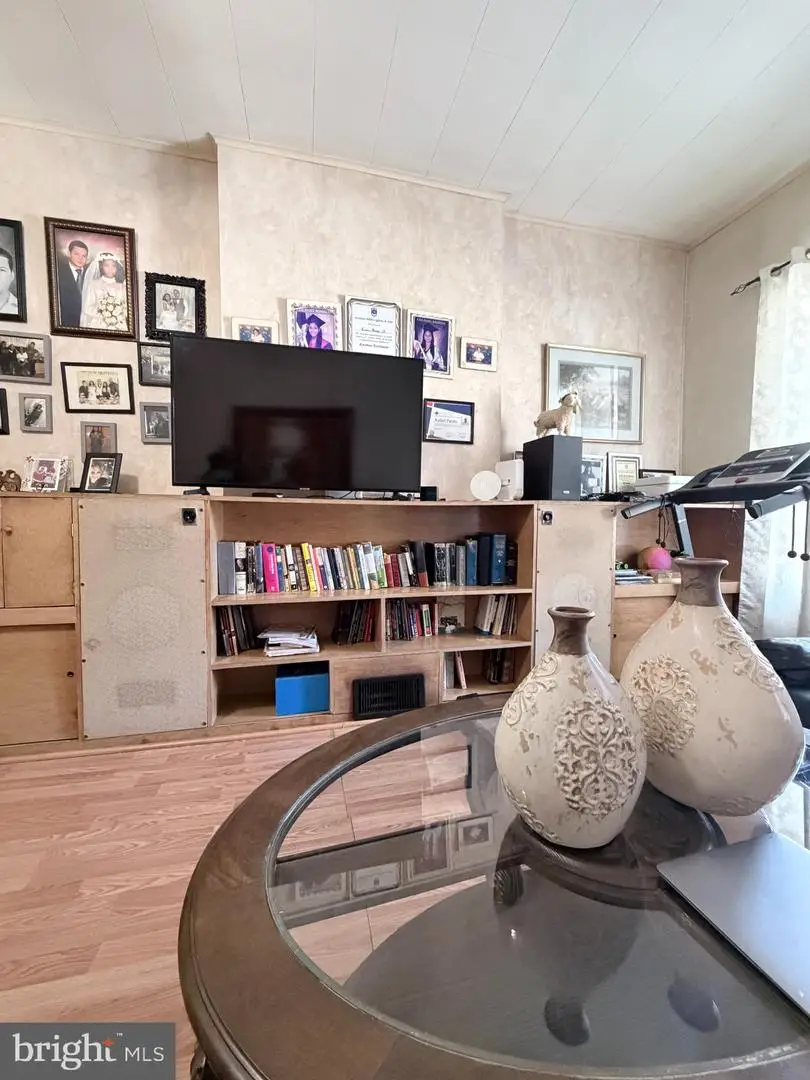 122 Robeson St, Reading, PA 19601 - #3