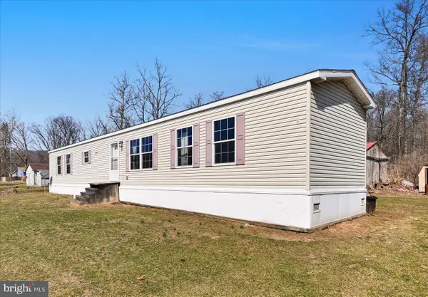 571 Schubert Rd, BETHEL, PA 19507