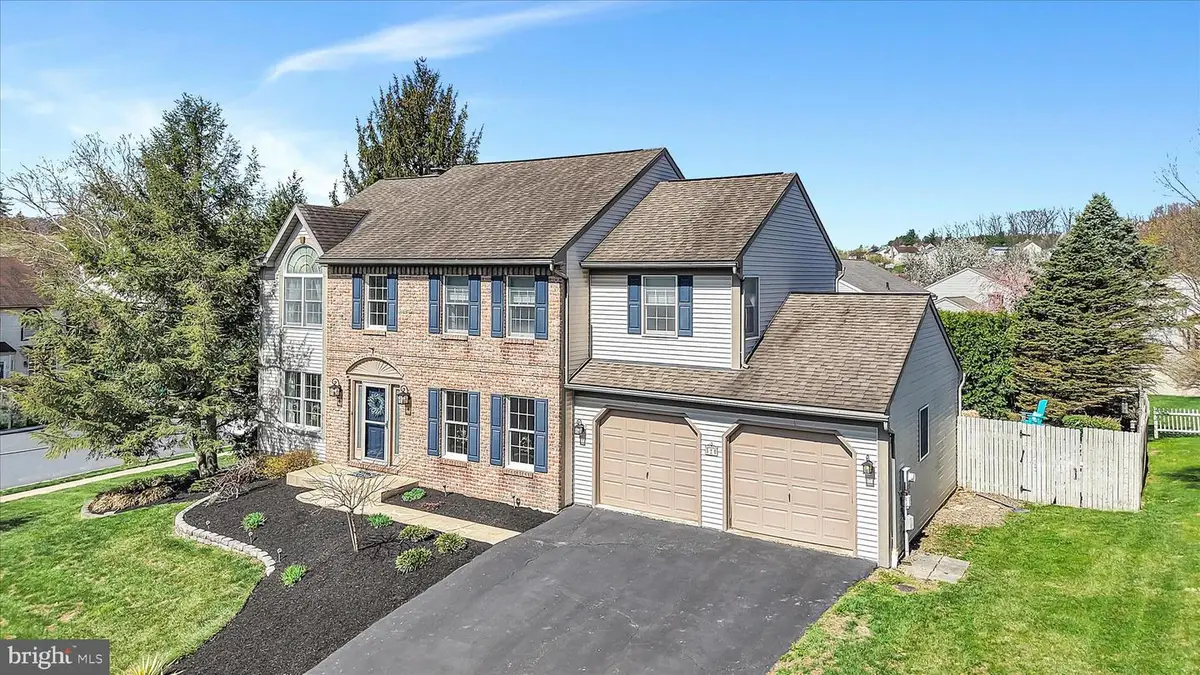 320 Daniel St, Wernersville, PA 19565 - #1