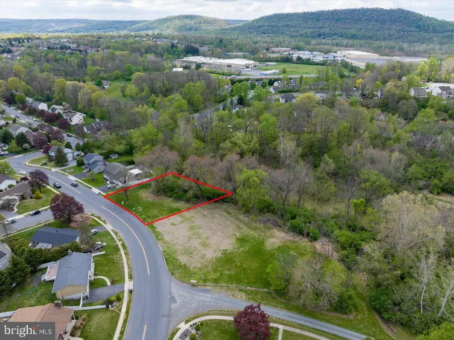 34 Hearthstone, Reading, PA 19606 - #2