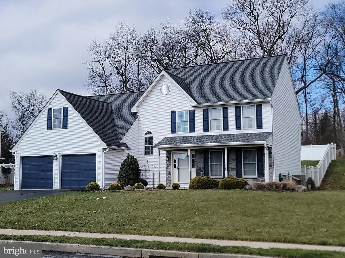 219 Berkshire Dr, Douglassville, PA 19518 - #1