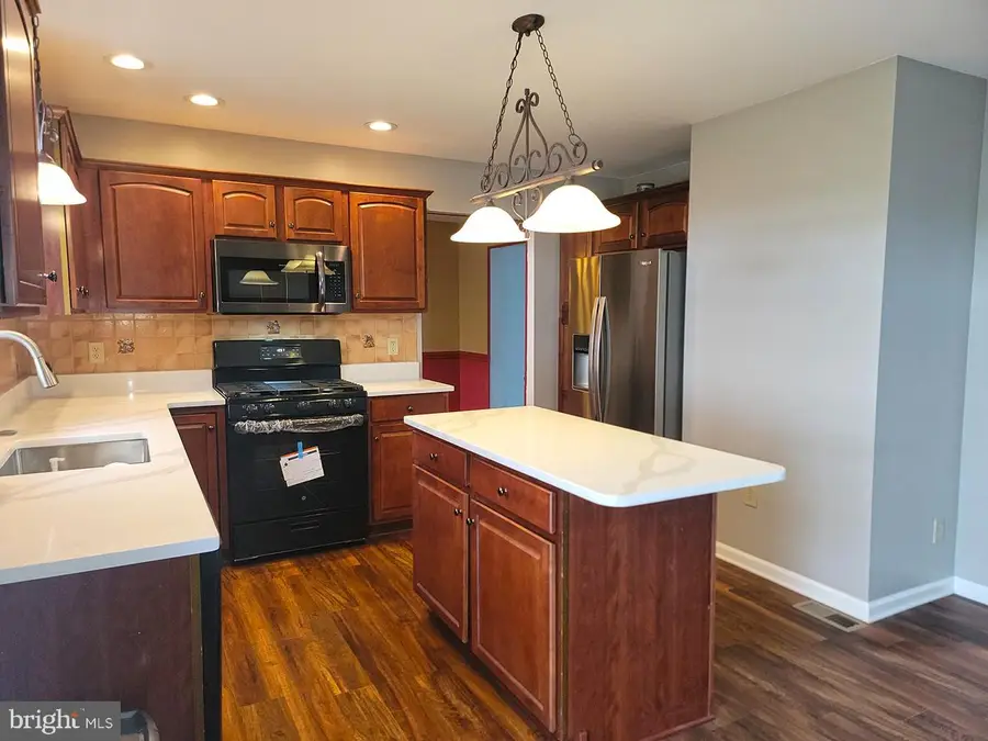 219 Berkshire Dr, Douglassville, PA 19518 - #2