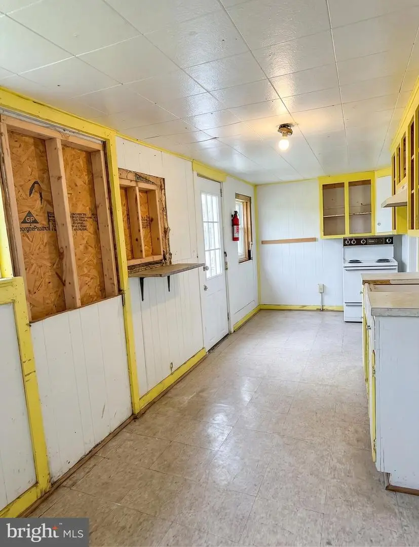 69 Main St, Womelsdorf, PA 19567 - #3