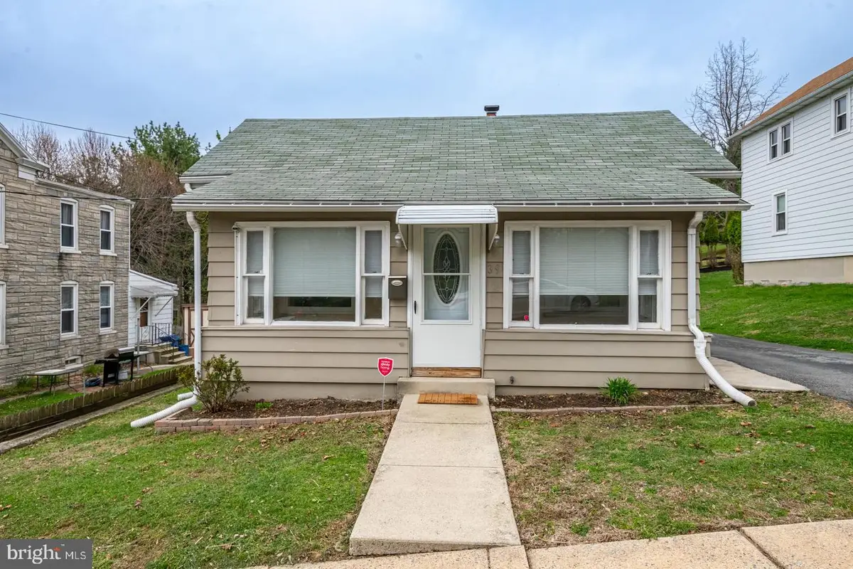 39 Seminary Ave, Reading, PA 19605 - #1