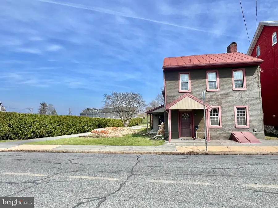 203 W Franklin St, Womelsdorf, PA 19567 - #3