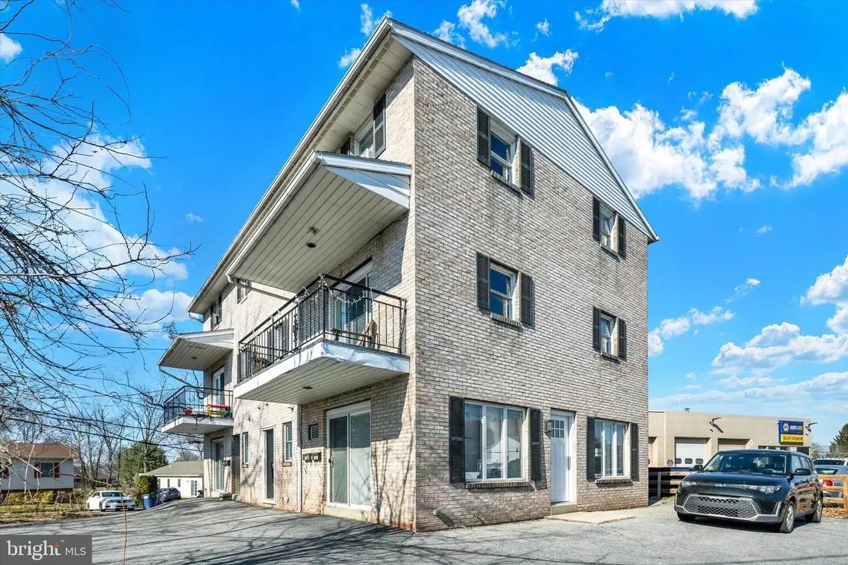 219 W Main St, Fleetwood, PA 19522 - #1