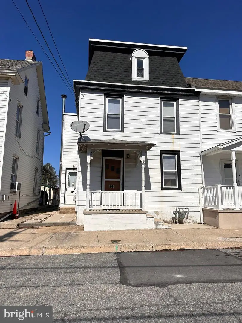 109 S Chestnut St, Fleetwood, PA 19522 - #1