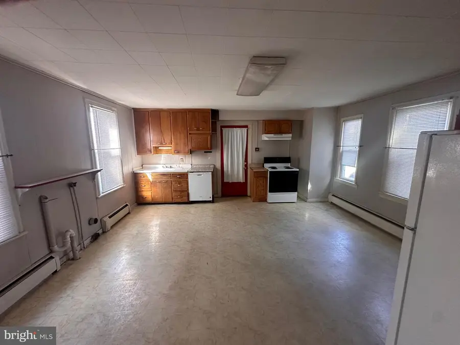 109 S Chestnut St, Fleetwood, PA 19522 - #3