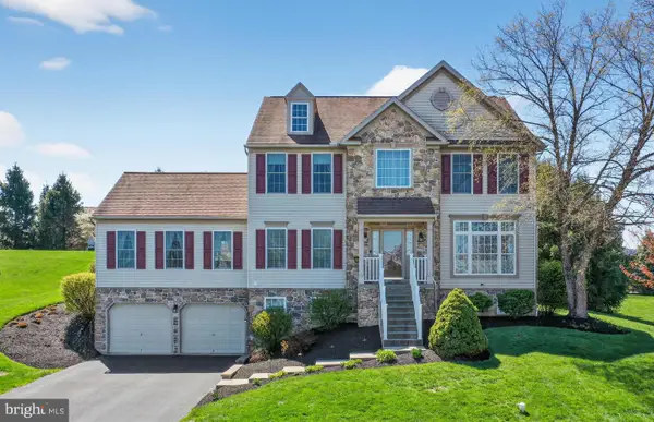 62 Sweetwater Ln, WERNERSVILLE, PA 19565