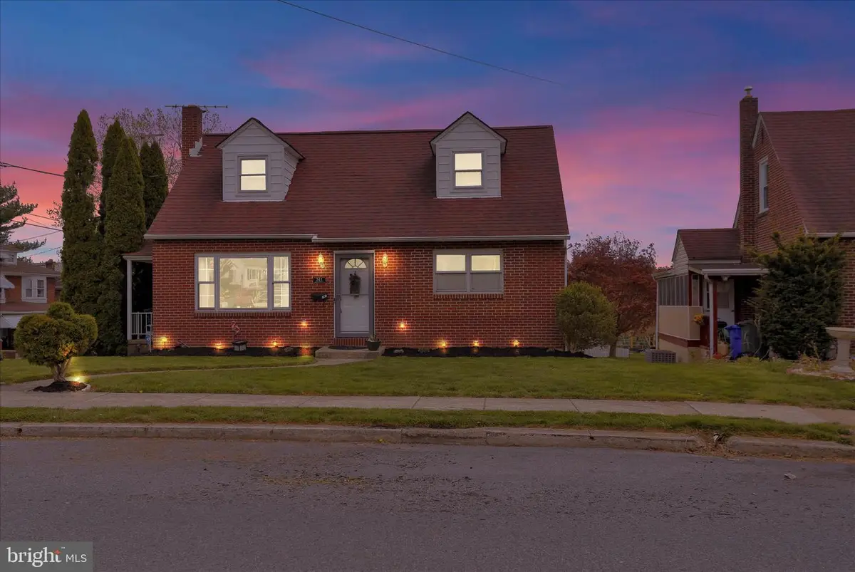 241 Mcclellan St, Reading, PA 19611 - #1