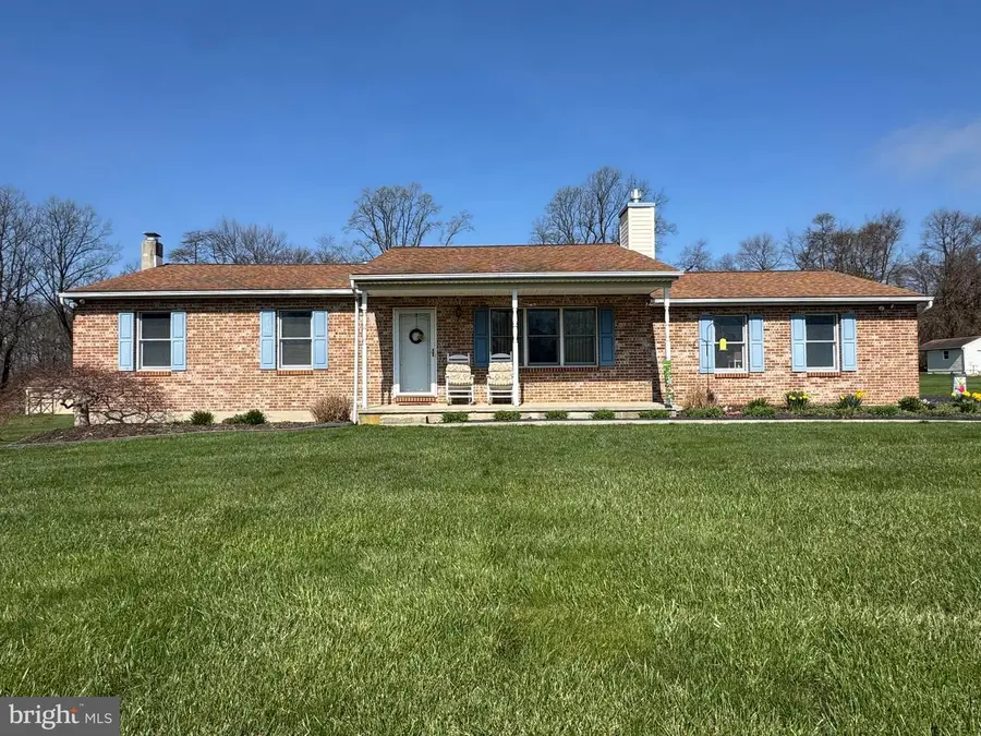 28 Lobachsville Rd, Fleetwood, PA 19522 - #2