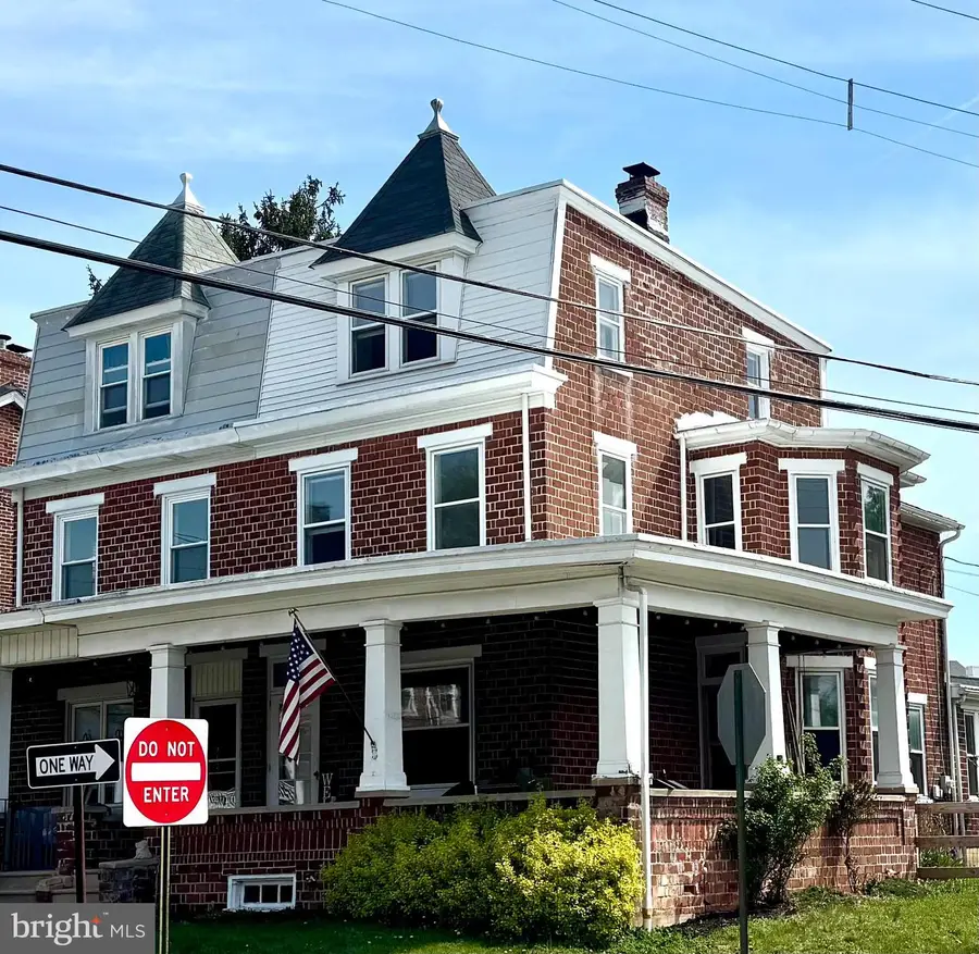 28 College St, Boyertown, PA 19512 - #2