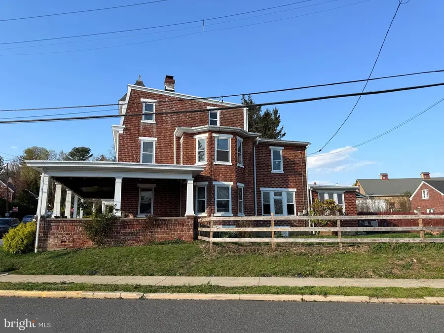 28 College St, Boyertown, PA 19512 - #3