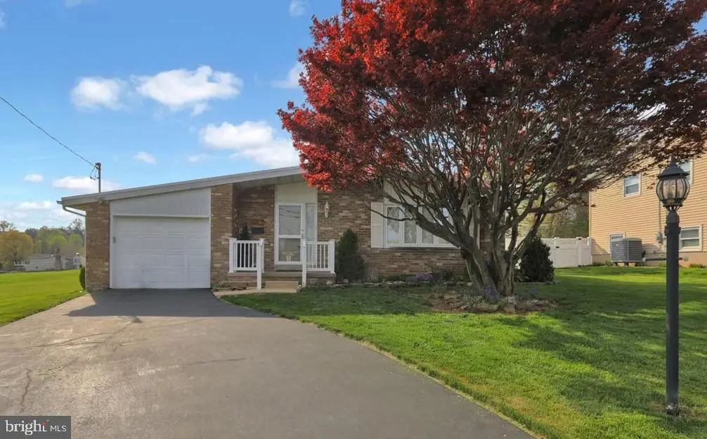 112 Brown St, Reading, PA 19606 - #1