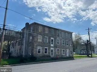 102 Penn St, Lenhartsville, PA 19534 - #2