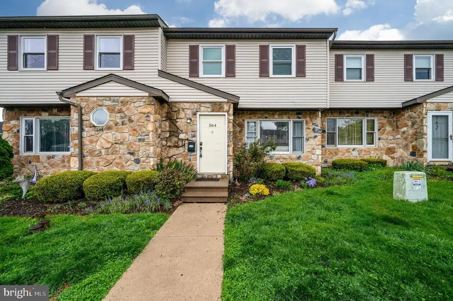 564 E Linden St, Fleetwood, PA 19522 - #2