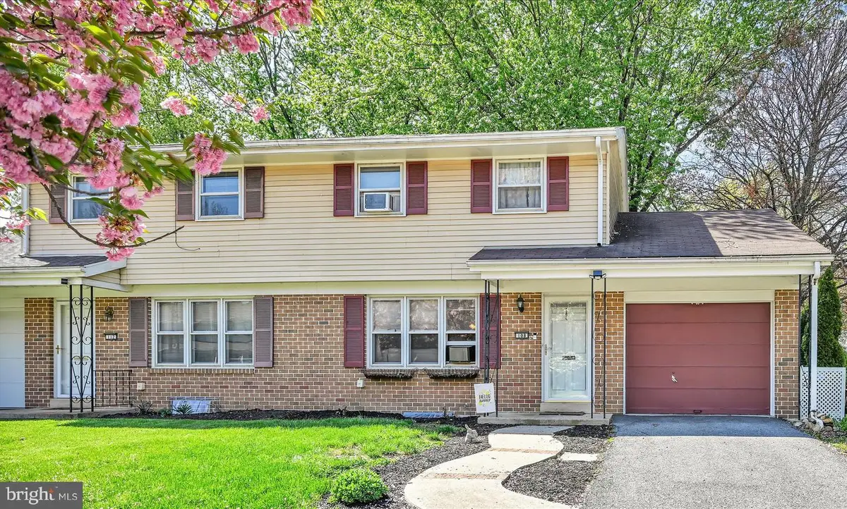 108 S Wayne St, Robesonia, PA 19551 - #1