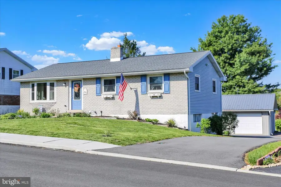 504 Bickel Dr, Hamburg, PA 19526 - #2