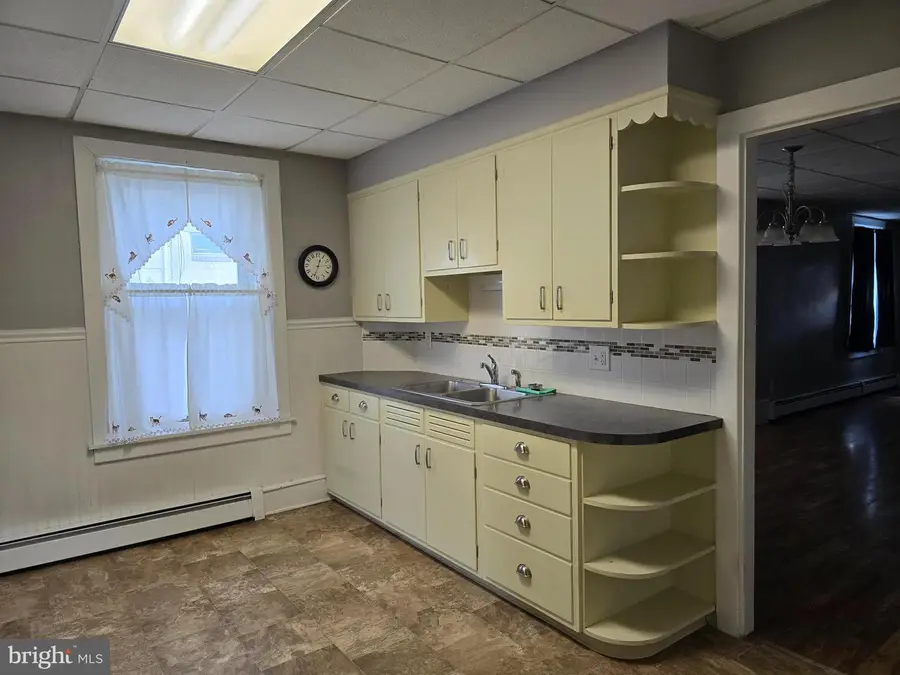 43 E 2nd St, Boyertown, PA 19512 - #3