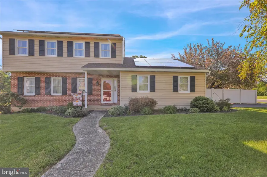 402 Columbus St, Wernersville, PA 19565 - #2