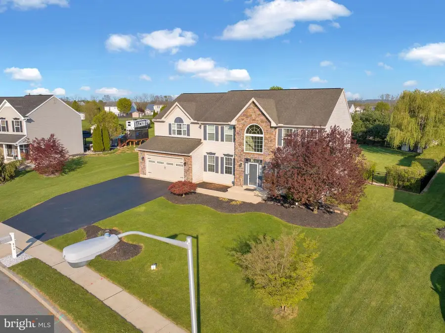 614 W Pine St, Leesport, PA 19533 - #3