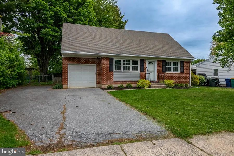 136 Bradley Ave, Reading, PA 19608 - #3
