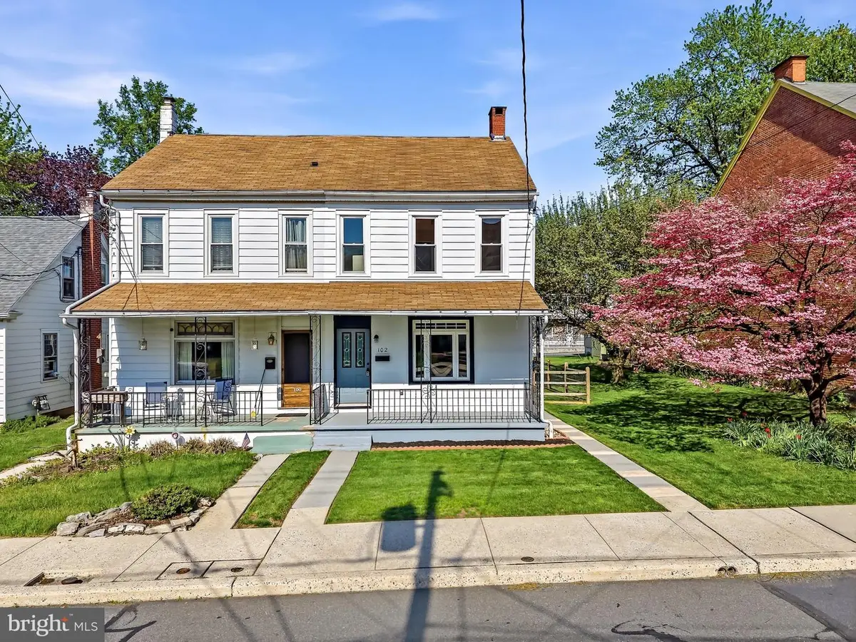 102 S Whiteoak St, Kutztown, PA 19530 - #1