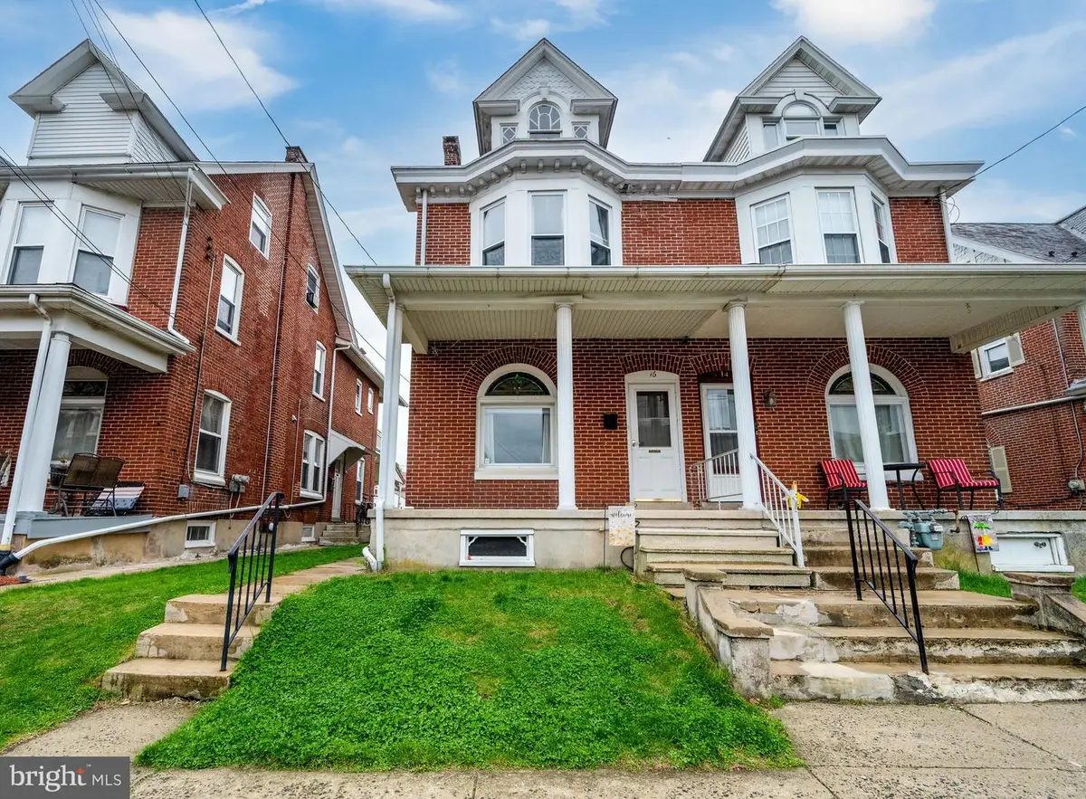 16 E Washington St, Fleetwood, PA 19522 - #1