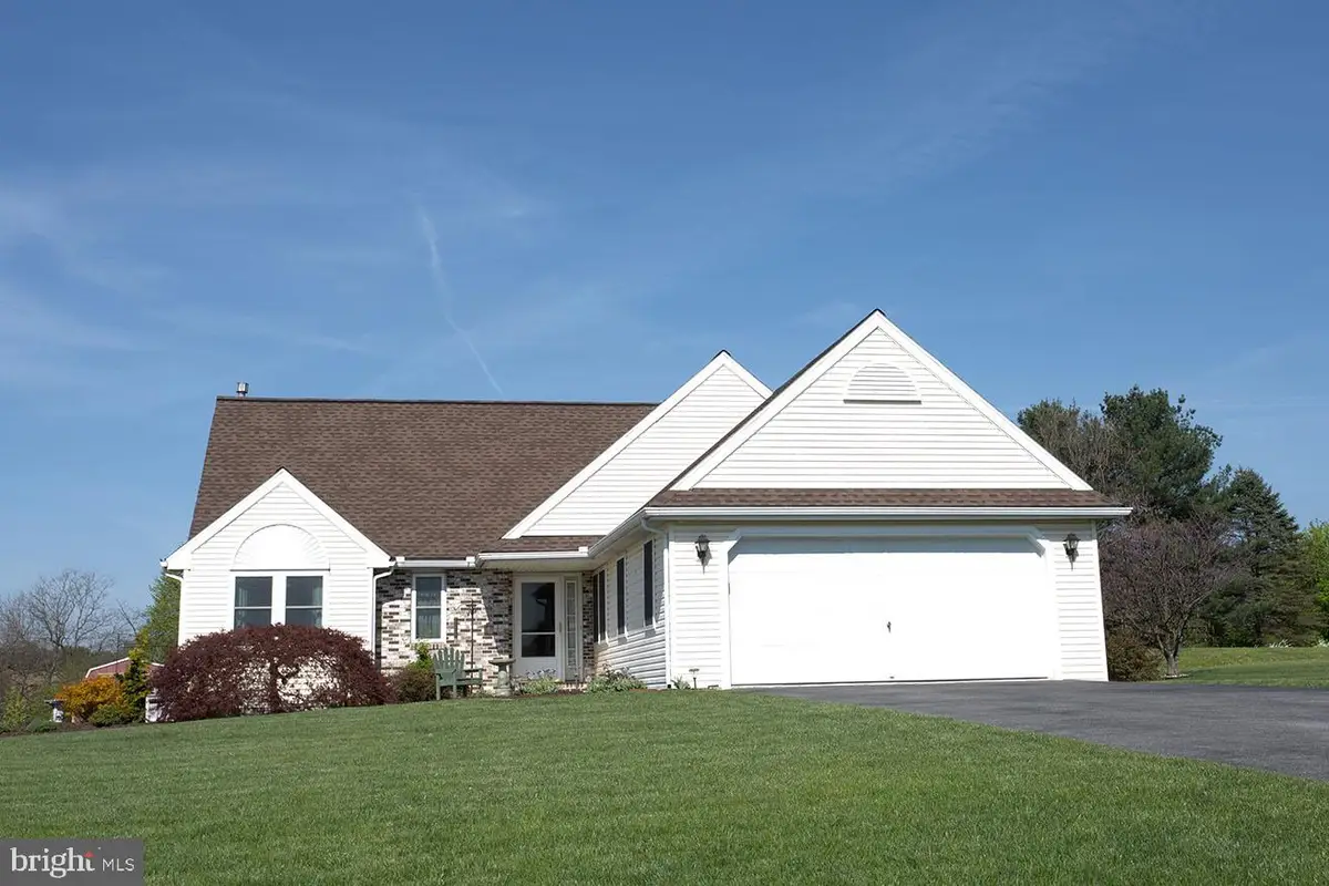 3 Sholly Dr, Hamburg, PA 19526 - #1