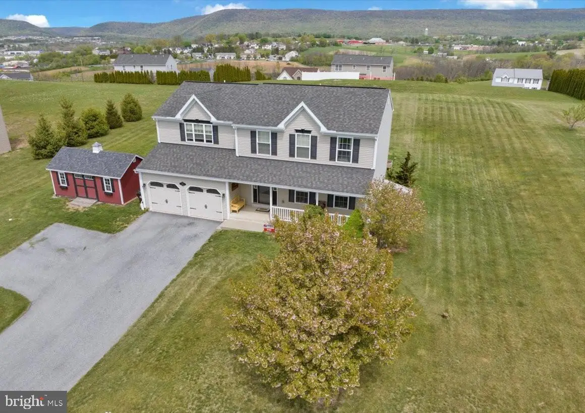 221 Oval Dr, Hamburg, PA 19526 - #1