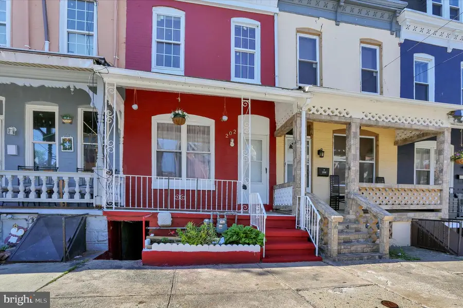 202 W Green St, Reading, PA 19601 - #3