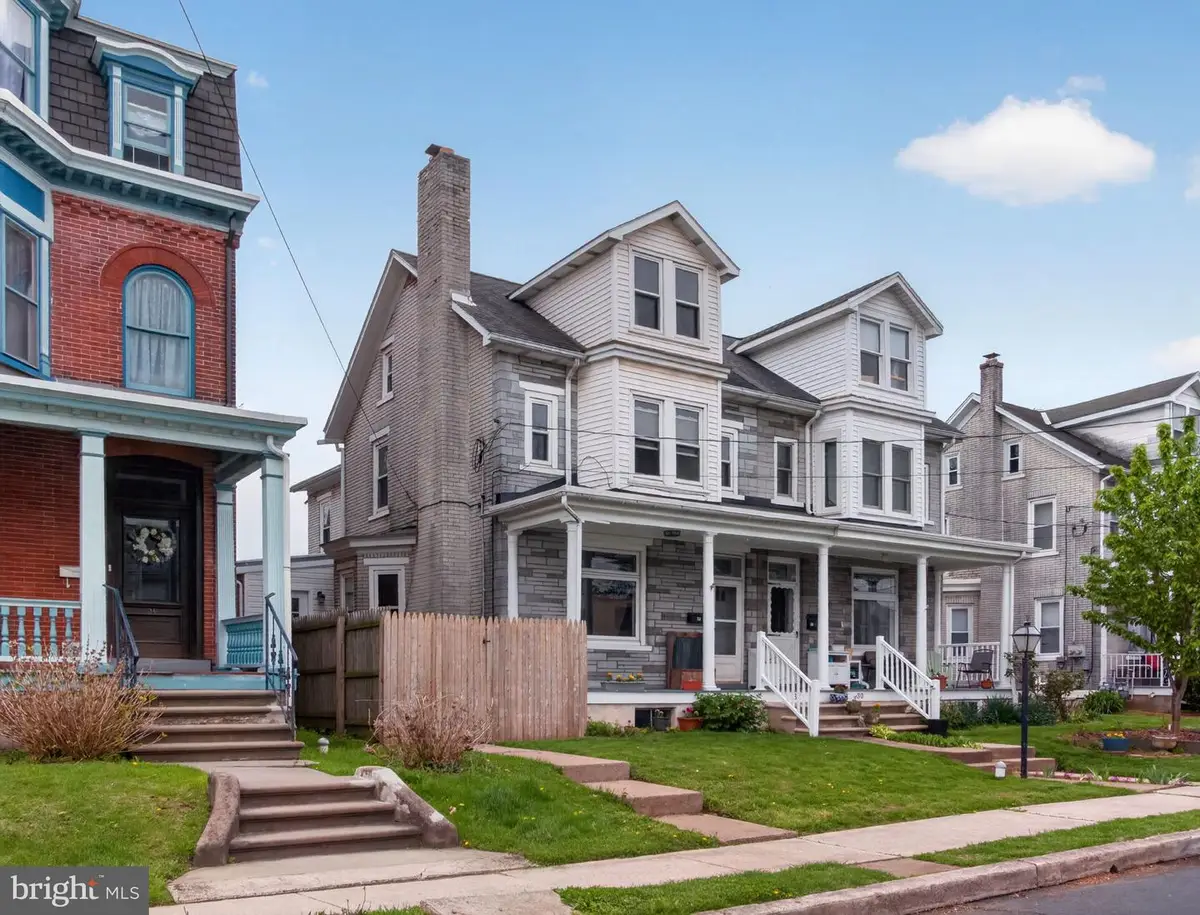 32 E Franklin St, Topton, PA 19562 - #1