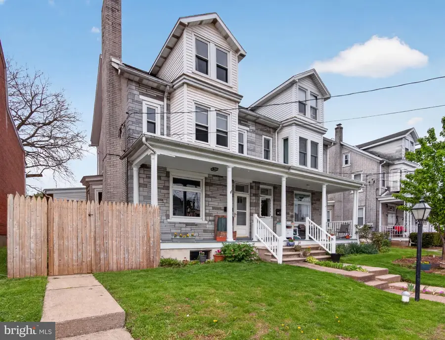 32 E Franklin St, Topton, PA 19562 - #2