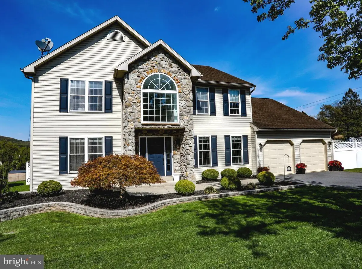 4961 Dunham Dr, Reading, PA 19606 - #1