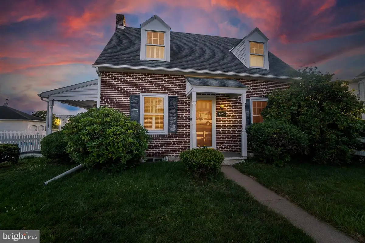 625 Montgomery Ave, Boyertown, PA 19512 - #1