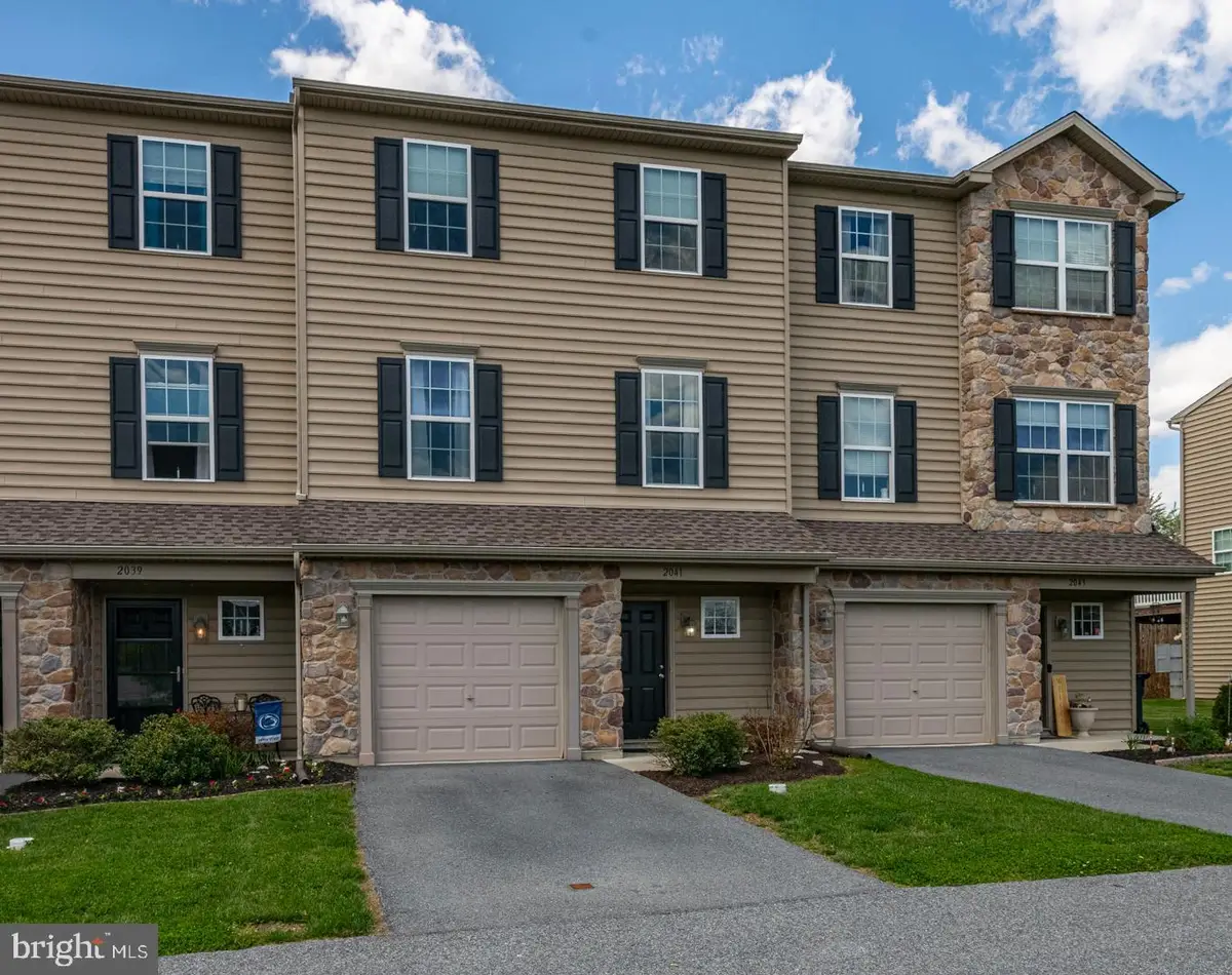 2041 Crown Mill Dr, Mohrsville, PA 19541 - #1