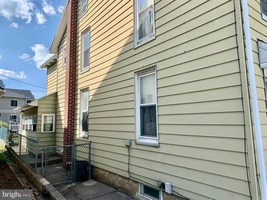 32 Lash St, Shillington, PA 19607 - #2