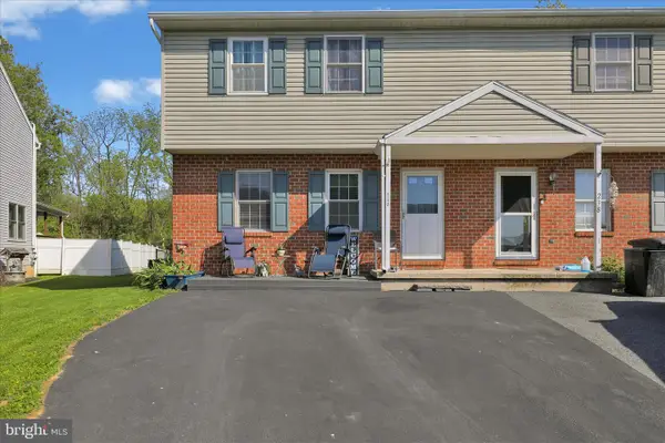 240 Hickory Dr, FLEETWOOD, PA 19522