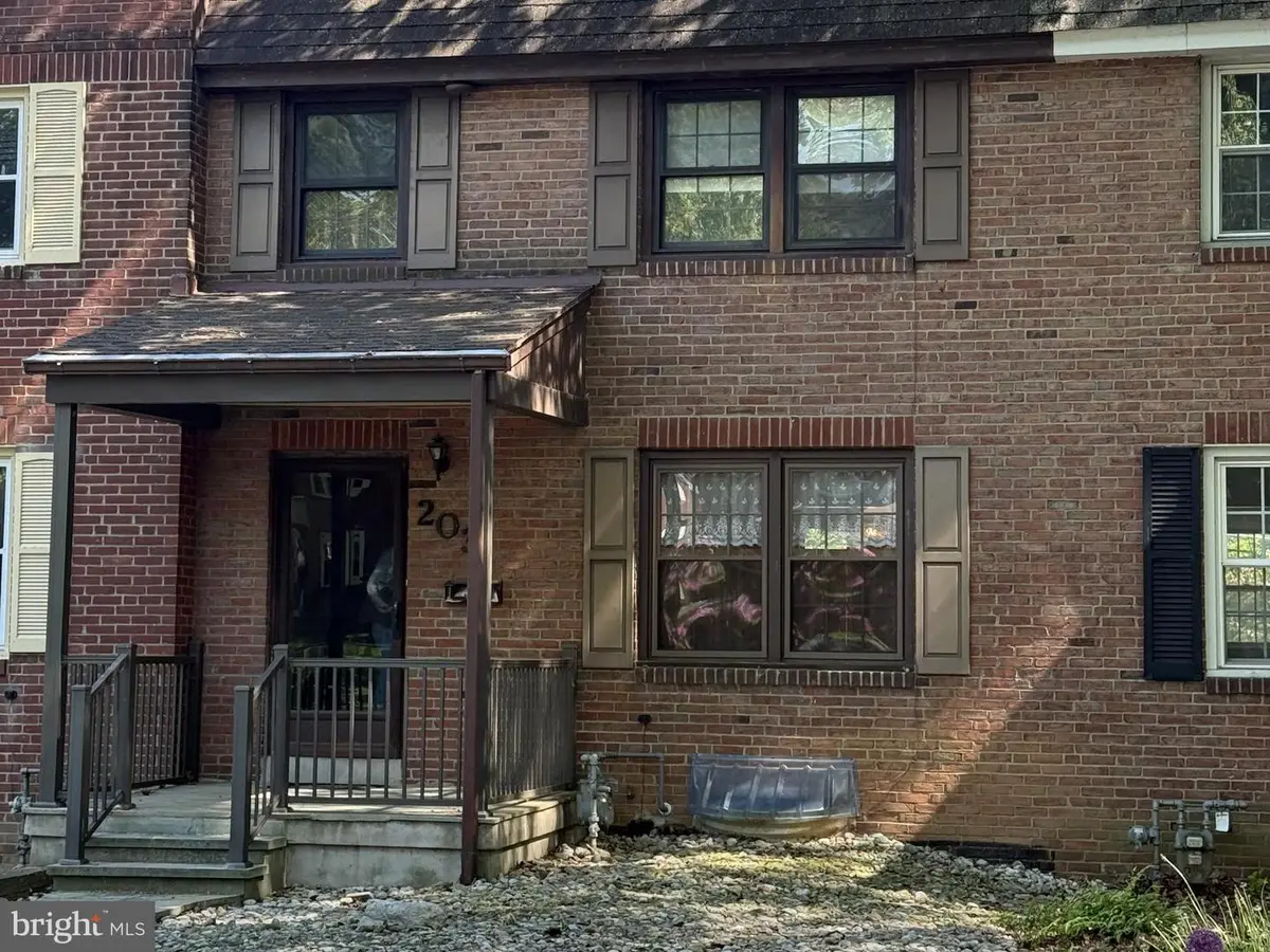 203 Sycamore Rd, Reading, PA 19611 - #1