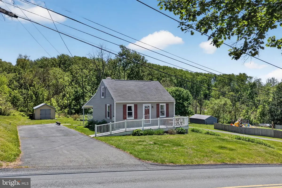 905 Englesville Hill Rd, Boyertown, PA 19512 - #1