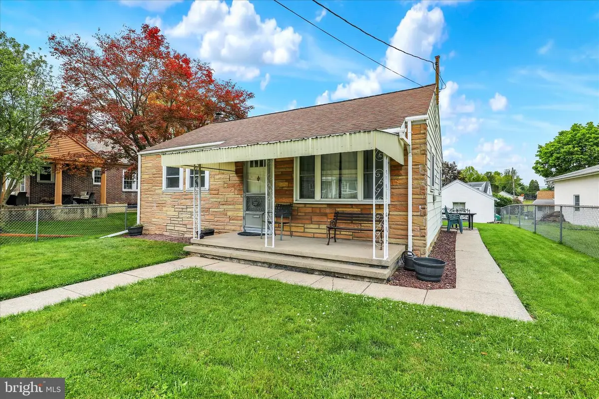 227 E Noble Ave, Shoemakersville, PA 19555 - #1