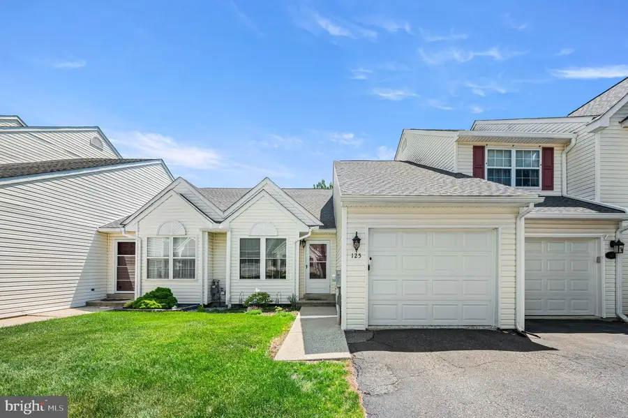 125 N 4th St, Bally, PA 19503 - #2