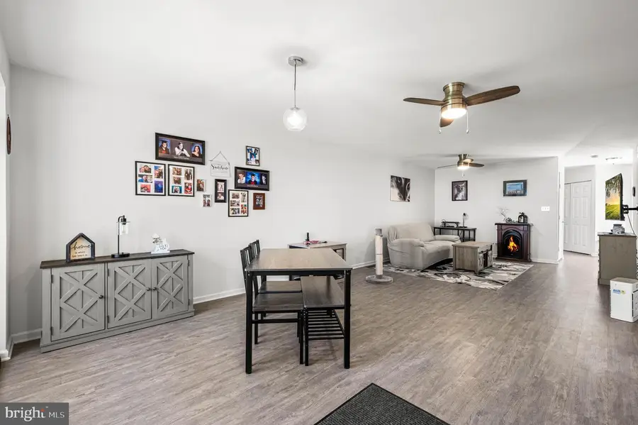 125 N 4th St, Bally, PA 19503 - #3